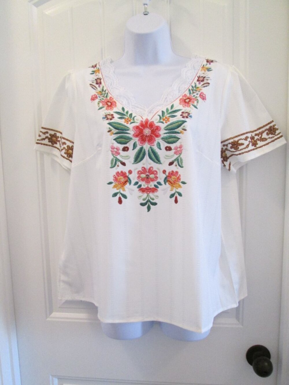 Boho Embroidered Floral Blouse – New With Tags - Picture 6 of 10